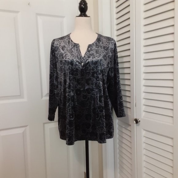 Black and Silver Velour Top PXL Pleated Front 3/4 Sleeve Baby Doll Blouse. - Picture 3 of 11
